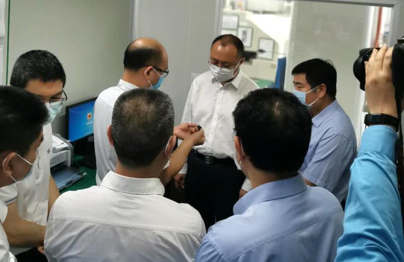 深圳市龍崗區(qū)委書記張勇、副區(qū)長陳廣文一行蒞臨安培龍調(diào)研指導(dǎo)